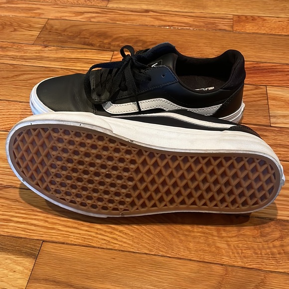Vans black leather tie up size 8.5 - Picture 4 of 6
